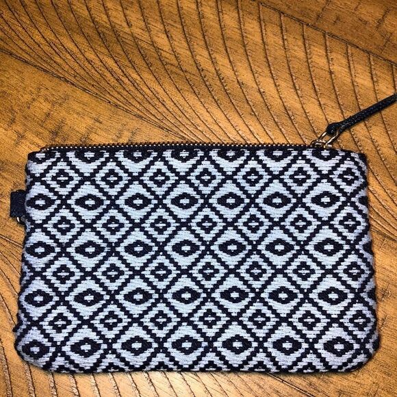 NWOT 7x4.5” Woven Denim Beach Clutch by Chico’s Blue Stripe lining Denim pull. - Picture 1 of 9